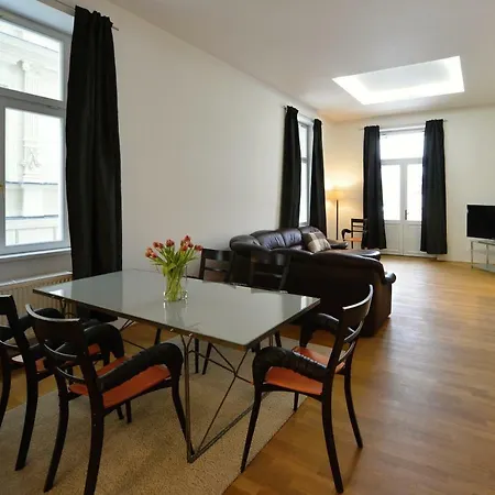 Kolonada Luxury 2 Bedroom Apartment With Balcony Апартаменты