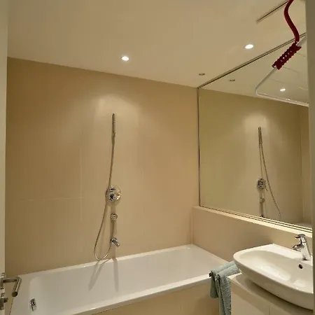 아파트 Kolonada Luxury 2 Bedroom Apartment With Balcony 마리안스케 라즈네